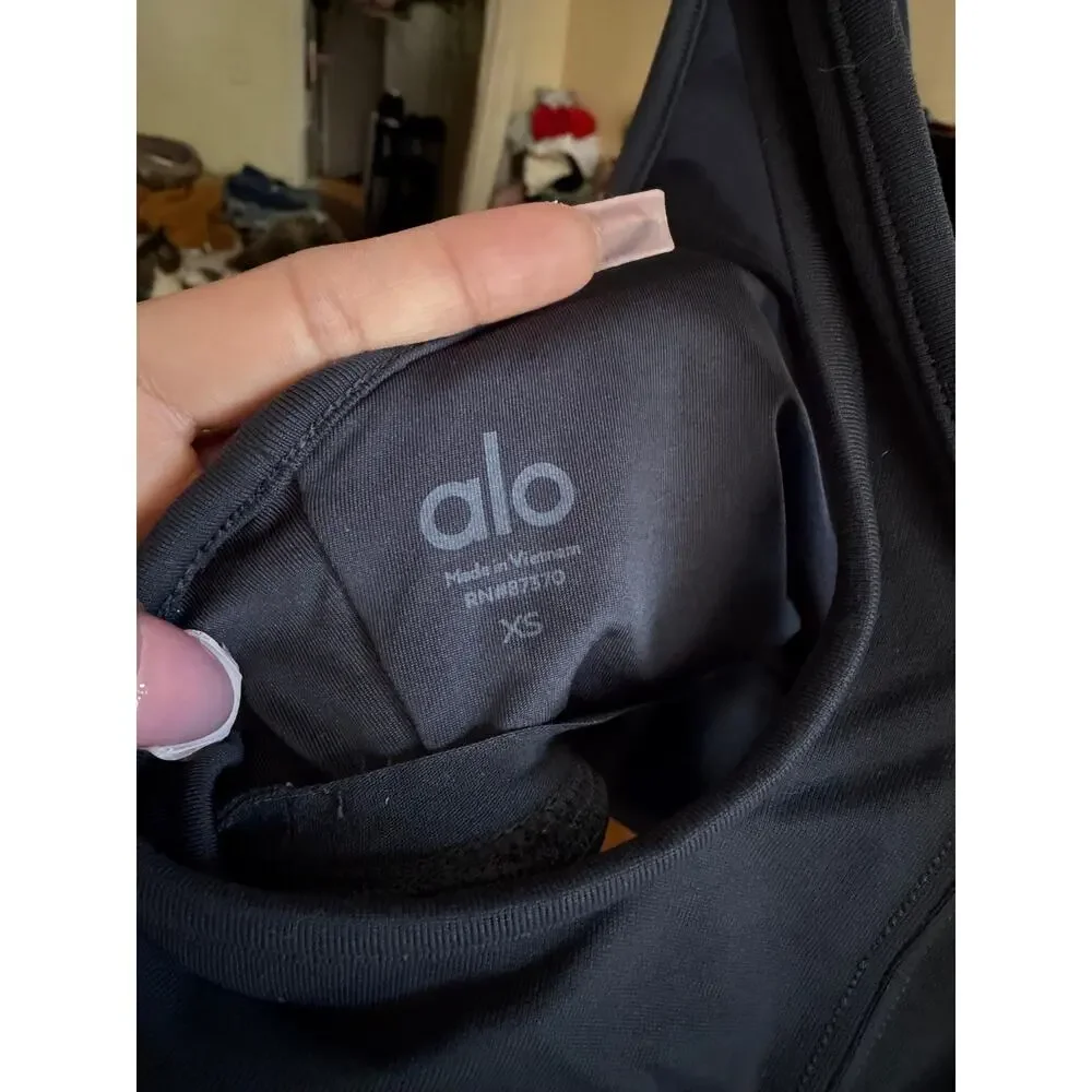 Alo Yoga Wild Thing bra V-neck design scrunched detail Size XS Workout